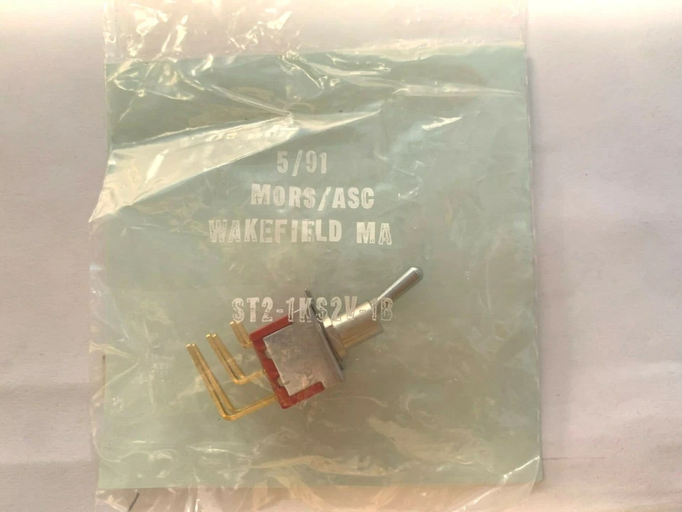 ST2-1KS2V-1B, montaje en soldadura PCB, interruptor de palanca 0,4 VA MAX Foto 2 de 3