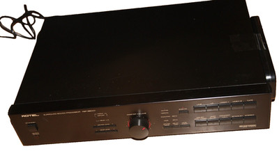 Rotel RSP-960AX Surround Sound Processor mit Fernbedienung