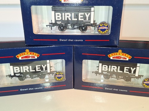 Bachmann 37203,   8 Plank Wagons x 3. New Old Stock. Mint Cond. Boxed. OO Scale | Condition: New