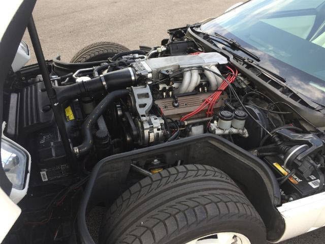 1988 White Chevrolet Corvette   | C4 Corvette Photo 2
