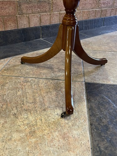 Vintage BOMBAY Company Wooden Pedestal Clover Side Table w/wheels 23" tall - Picture 10 of 23