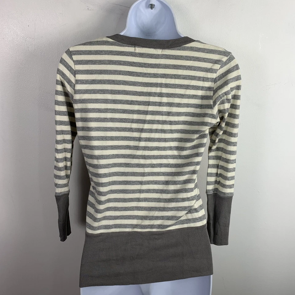 Urban Behavior Juniors Top Sz L Gray White Striped V Neck Long Sleeve Fitted  - Image 2 of 4