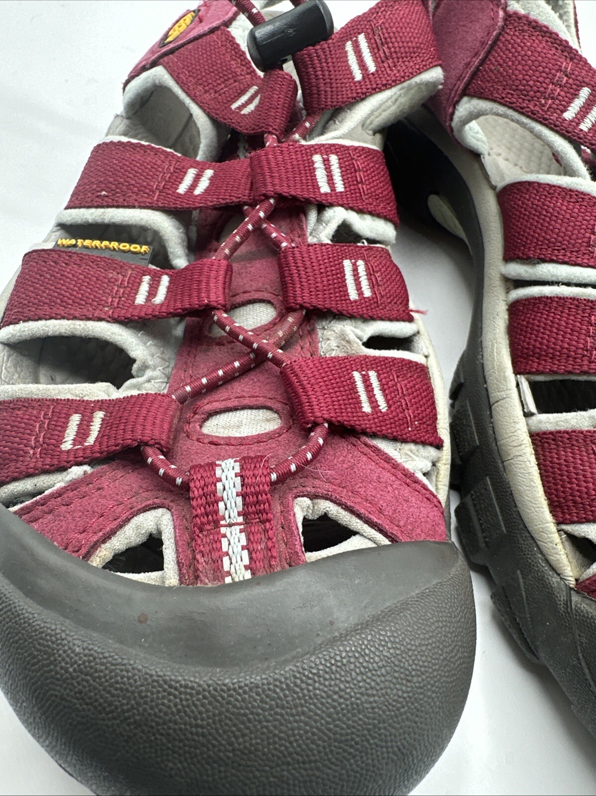 SANDALI Keen donna Newport taglia 7 5M impermeabili sportivi sportivi rossi usati in ottime condizioni