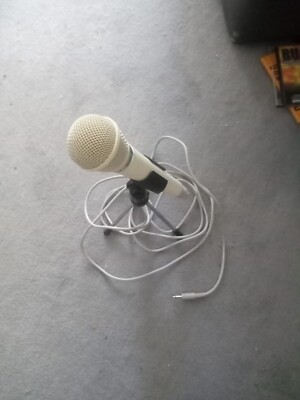 Mikrofon Farbe Creme mit langem Kabel ca. 3 m., mit Ständer