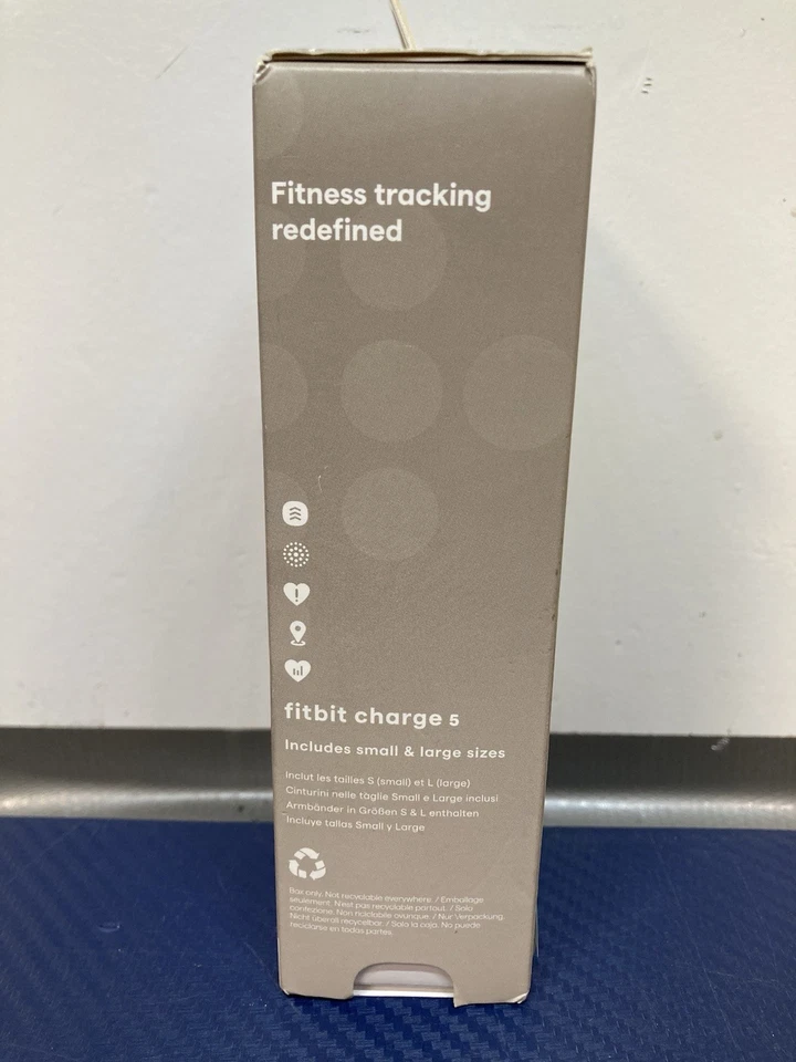 Fitbit Charge 5 Rastreador Avanzado de Ejercicio y Salud - Dorado Suave con Blanco Lunar  Foto 4 de 4