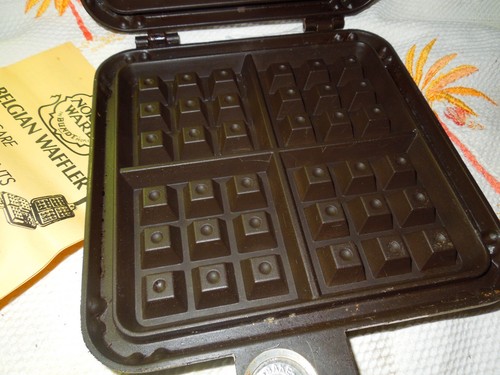 VINTAGE BUNDT BELGIAN WAFFLE MAKER ARANCIONE #15000 Nordic Ware OUTDOOR CAMPEGGIO FUNZIONA - Foto 10 di 13