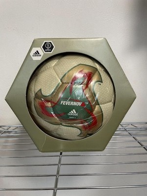 アディダスFEVERNOVA 2002年 FIFAワールドカップ  公式球 Adidas FIFA World Cup 2002 Official Match Ball Fevernova Football