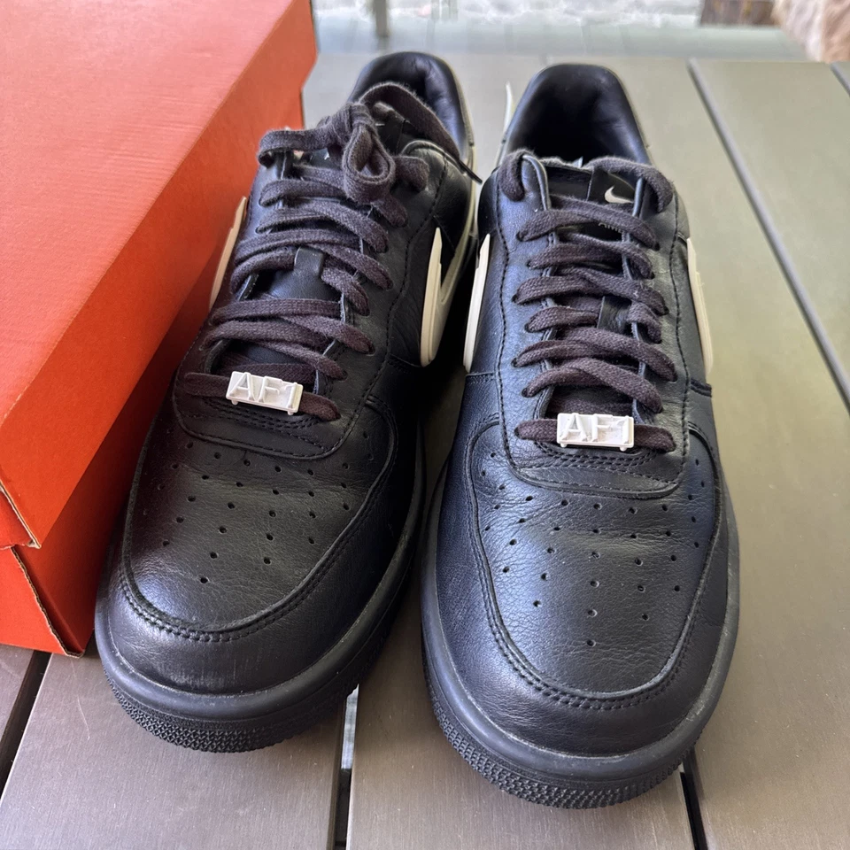 Talla 11.5 - Nike AMBUSH x Air Force 1 Low Negro Foto 2 de 4