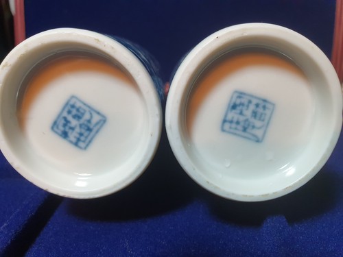 Pair of Vintage Arita Ware Japanese Sake Bottles Blue And White Design - Marked - Picture 3 of 5