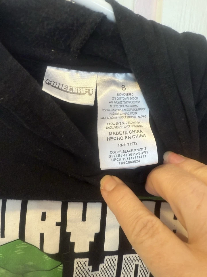 Sudadera con Capucha Negra Minecraft para Niños Talla 8 Gráficos Ambos Lados Usada en Excelente Condición Foto 2 de 3