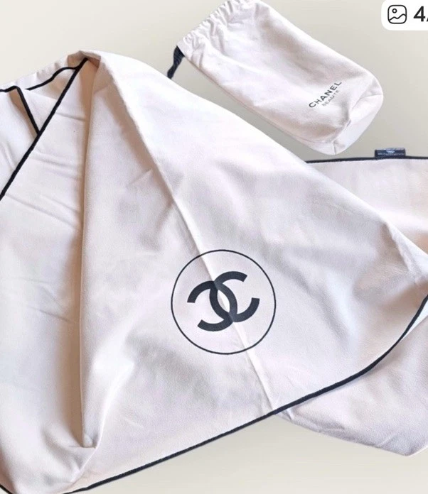 Beauty Chanel NIB GWP Throw Blanket with Pouch 100% Cotton - Image 4 of 4