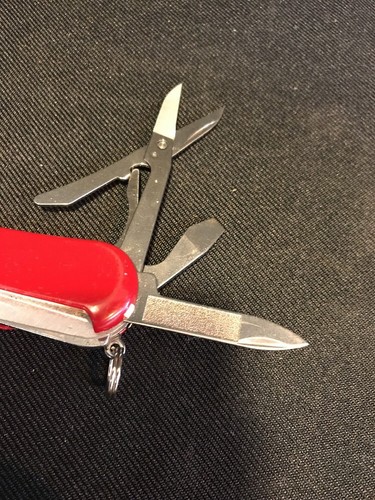 delemont traveler with phillips 85mm 3 layer swiss army knife