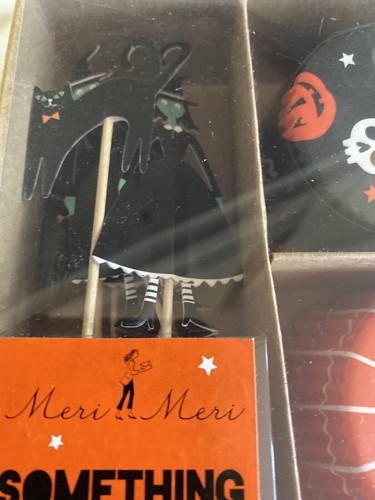 Meri Meri Something Wicked Halloween Cupcake kit 24 Cases and Toppers - Picture 3 of 7