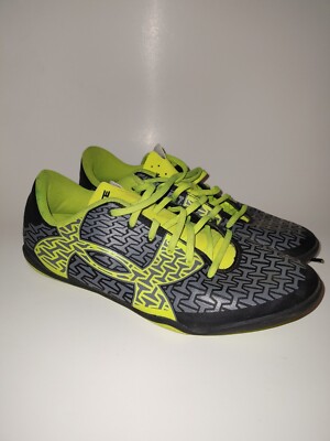UNDER ARMOUR Girls size Y INDOOR FORCE SOCCER CLEATS