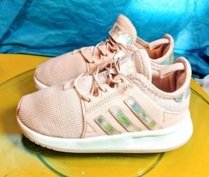 light pink adidas tennis shoes