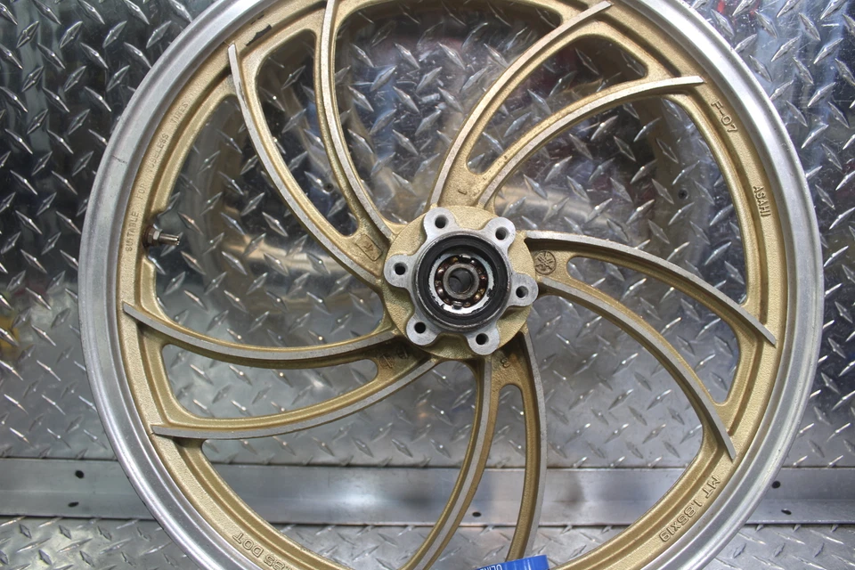 1981 YAMAHA XJ650L MIDNIGHT MAXIM GOLD FRONT WHEEL RIM 4H7-25168-29-8L (1.89x19) - Image 2 of 4
