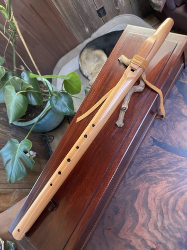 Singing Tree F 432hz, mid-range concert tuned, Native Flute, Aromatic Cedar