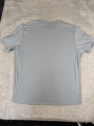 Vuori Shirt Mens XXL Blue Grey Tradewind Performance Tee Stretch Preppy Logo - Picture 6 of 11