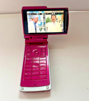 docomo F905i magenta FOMA Japanese Cell phone garakei Flip Phone