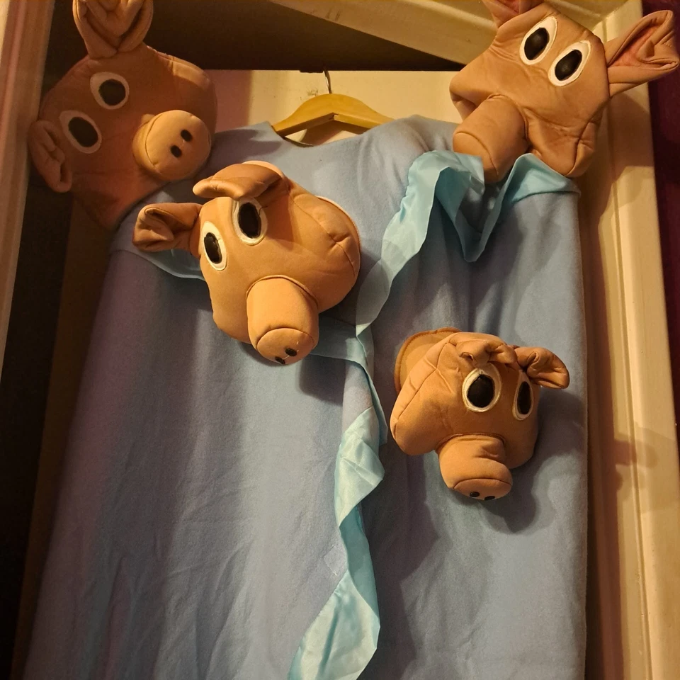 Fantasia vintage de porcos em um cobertor 3D porcos 5 cabeças de porco cobertor azul ADORÁVEL HTF - Imagem 3 de 4