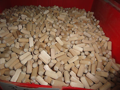 New Qty (100) 3/8'' X 1'' Fluted Wooden Dowels