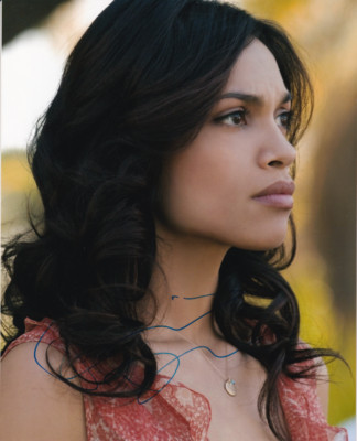 ROSARIO DAWSON signed Autogramm 20x25cm SEVEN POUNDS in Person autograph COA