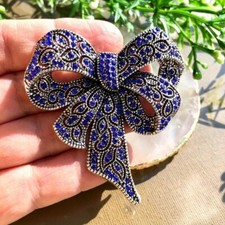 Baroque Luxury Beautiful Bow Design Men and Women Brooch Pin Jewelry Accessories