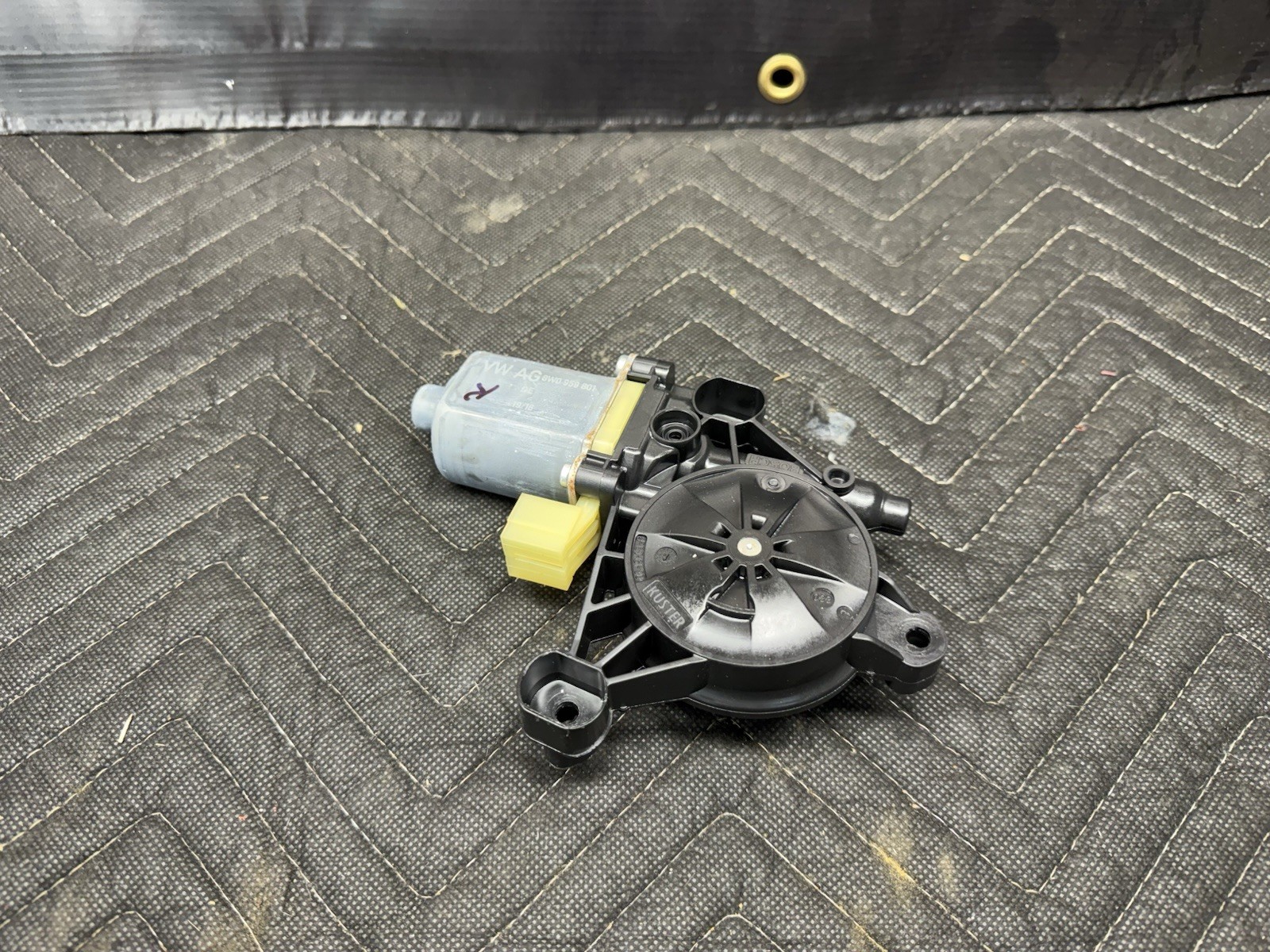 2017 -2025 AUDI R8 FRONT RIGHT SIDE DOOR POWER WINDOW GLASS MOTOR 0130822705 OEM