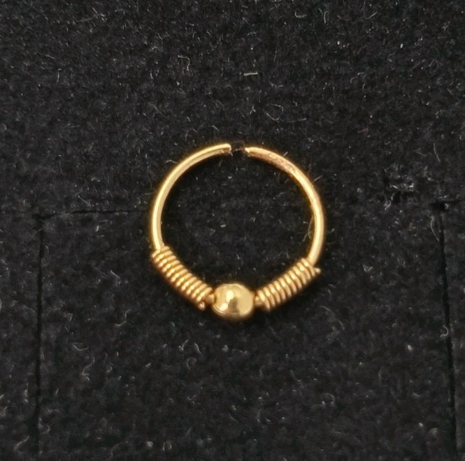 Piercing de nariz. Oro 18k 750 mls . 8,5 mm