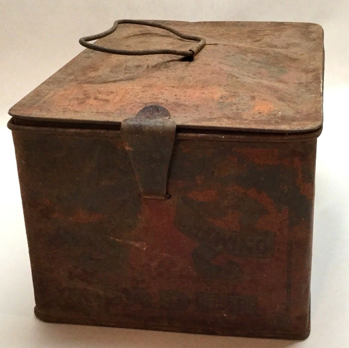 Union Leader Cut Play Tobacco Metal Tin Primitive Rustic Advertising Red Vintage