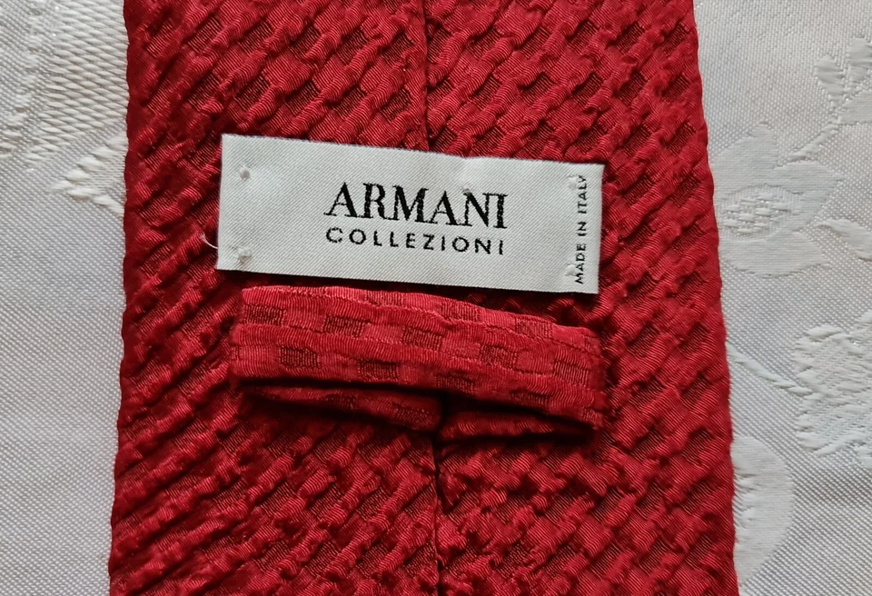 GENTS VINTAGE AUTHENTIC ITALY GIORGIO ARMANI RED WOOL SILK MEN'S NECK TIE - Image 4 of 4