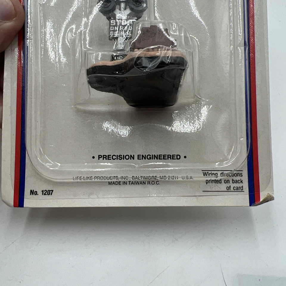 LIFE-LIKE HO SCALE LIGHT UP RAILROAD SIGNAL 3" #1207  - NOS SEALED! - Image 4 of 4