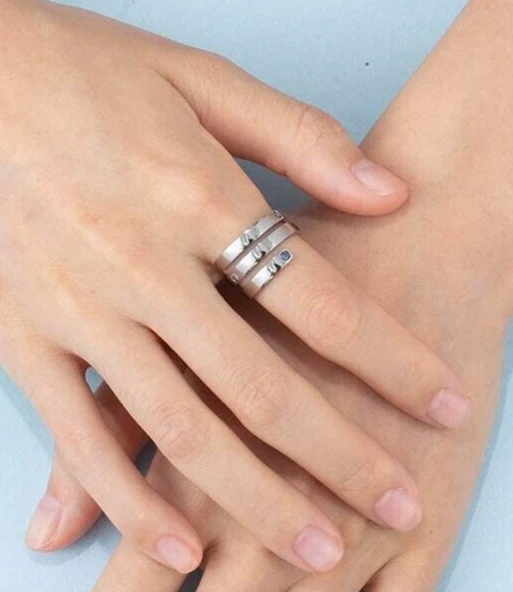 Anillo Personalizado Día de la Madre Banda Dividida 3 Piedras Natales 3 Nombres Acero Inoxidable Foto 3 de 4