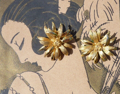 Boucles D'oreilles Anciennes Clips Vintage Dorées - Occasion En Bon état, Style Couture Ou Ouvragé