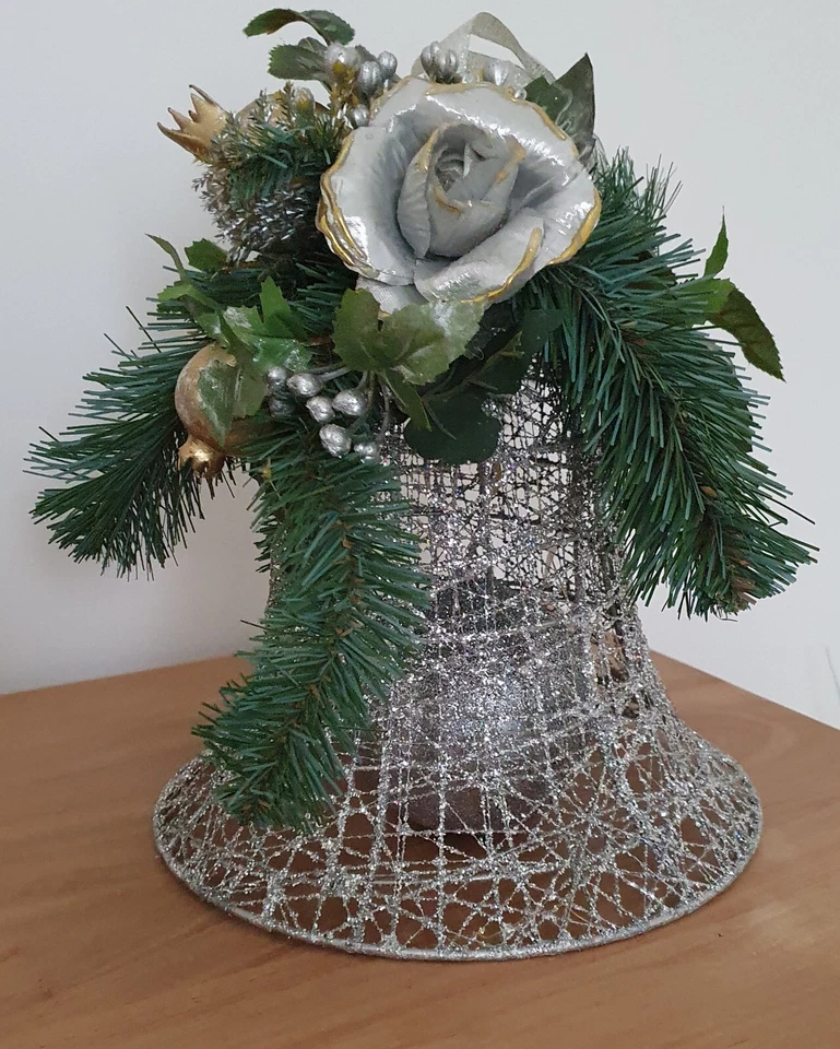 Cloche pailletée argentée en métal et décorations  branche sapin artificiel 24cm - Photo 2/4