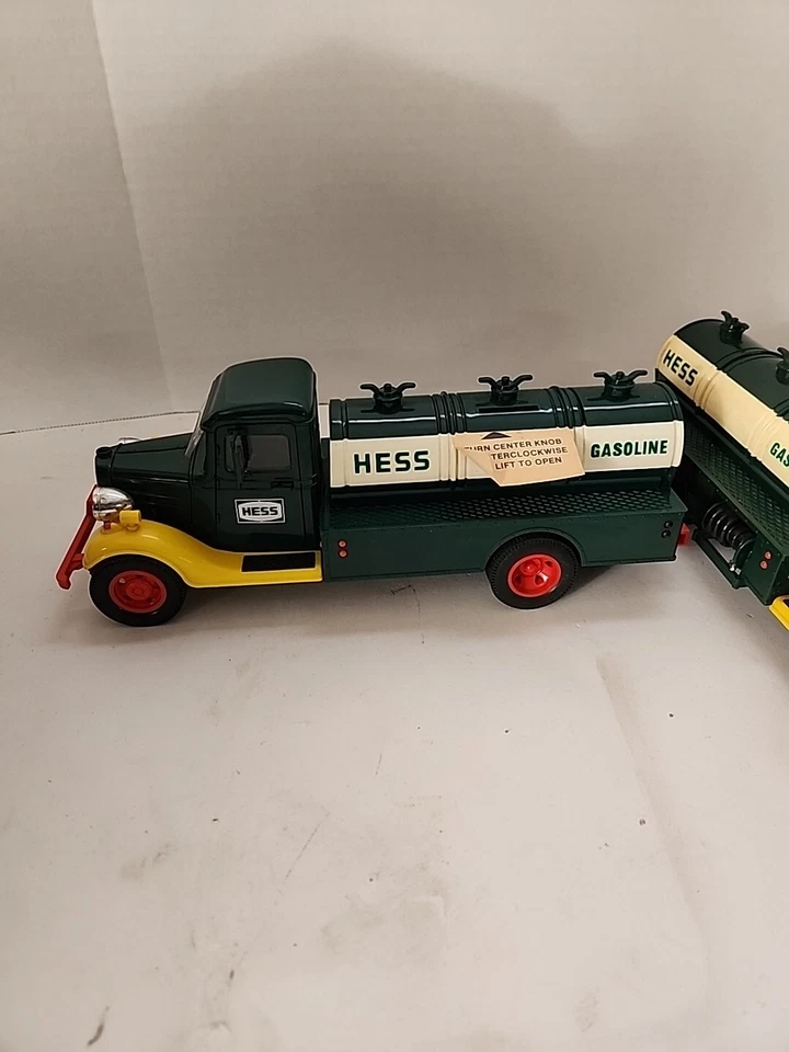 Camión cisterna de gasolina Hess 2 verde y amarillo 1980 camión vintage y camión bancario leer Foto 2 de 4