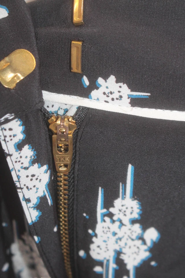 10 Pantalones acampanados florales de tiro medio negros talla 4 Crosby Derek Lam para mujer Foto 4 de 4