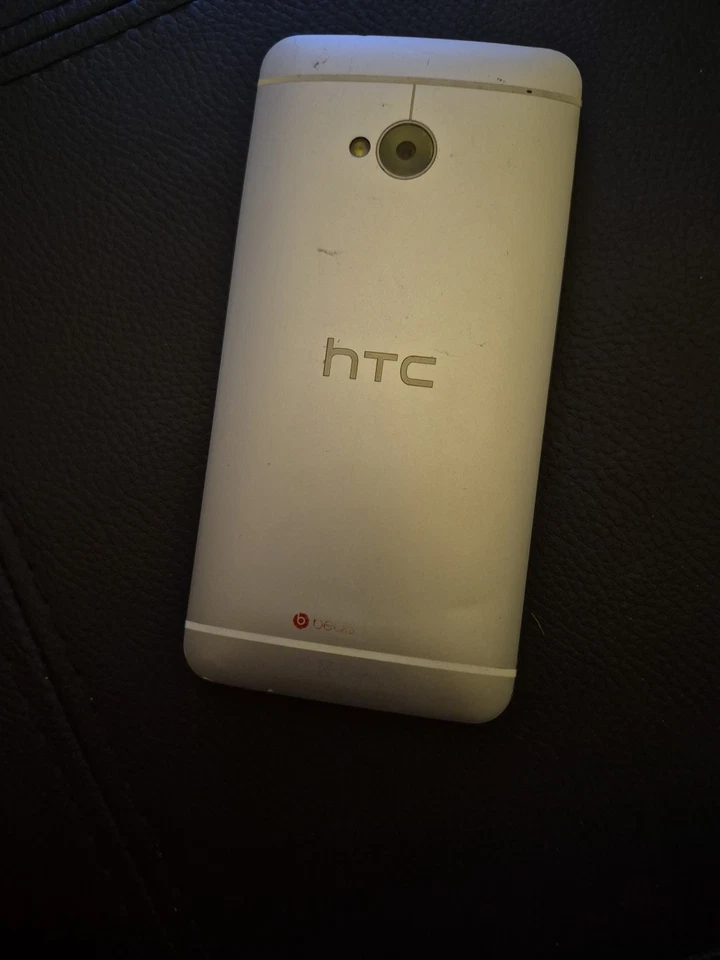 HTC One M7 Smartphone Silver - Image 3 of 4