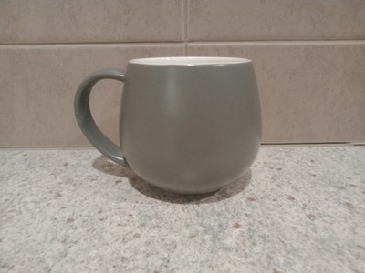 Maxwell & Williams. Tint. Dark Grey. Hug Me Mug. Made In China. C:400mL.