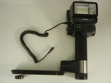 Sunpak Auto 522 Handle Mount Camera Flash with Bracket, Sync Cord  - TESTED