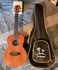 Donner DUT-1 Tenor Mahogany Ukulele w/ Gig Bag, Capo Tuner Strap