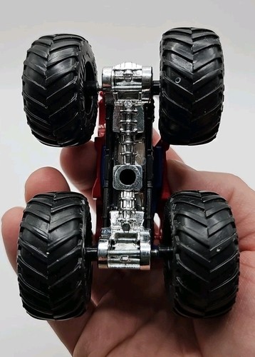 RARE Hot Wheels Monster Jam Marvel Spider Man Red Monster Truck 1:64 Scale - Picture 3 of 7
