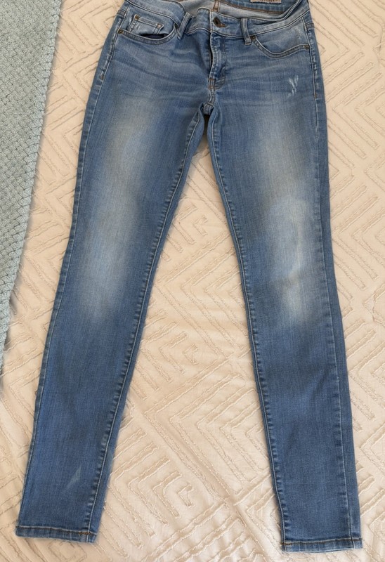 GUESS Women's Blue Skinny Jeans Slim Fit Medium Wash Stretch Denim Size 27