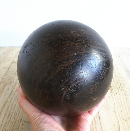 Antique lignum vitae skittle ball 5 3/4" over 2kg, large wooden sphere, wood orb - Picture 5 of 5