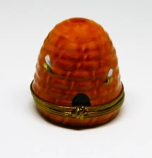 LIMOGES FRANCE BOX - ROCHARD - VINTAGE BEE HIVE & BEES - FLOWER INSIDE - BEEHIVE