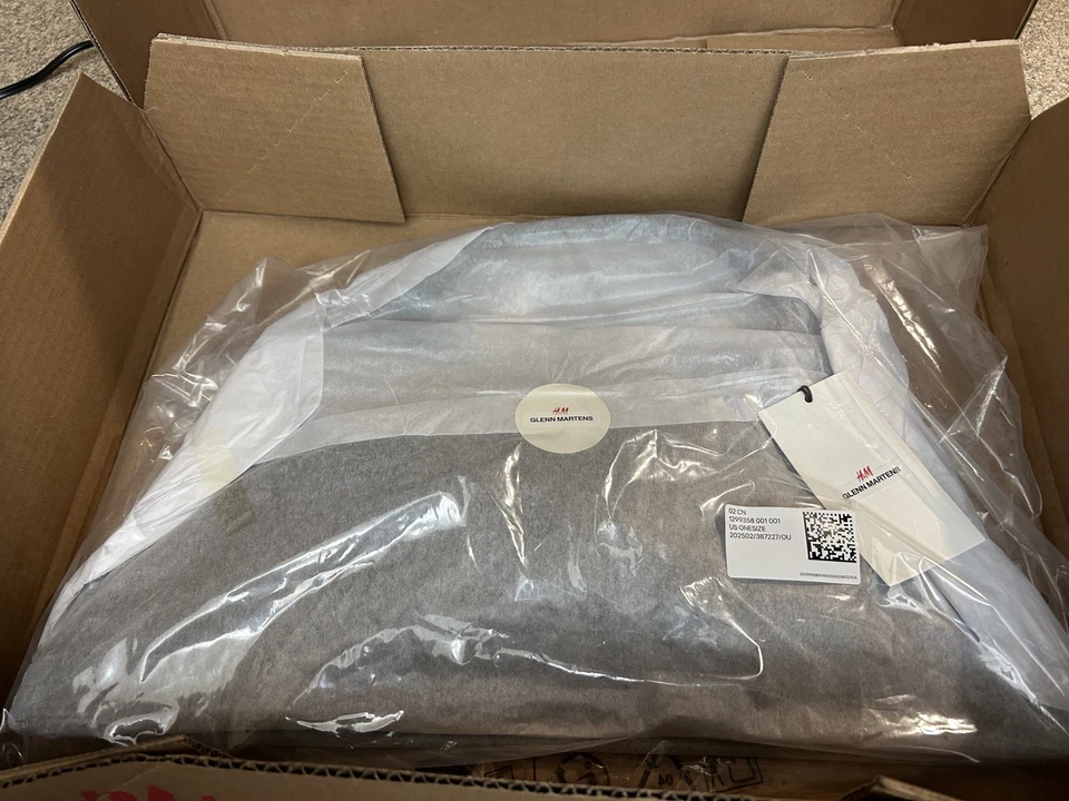 Bolso de hombro Glenn Martens H&M negro (pedido anticipado) (pedido confirmado) Foto 3 de 3