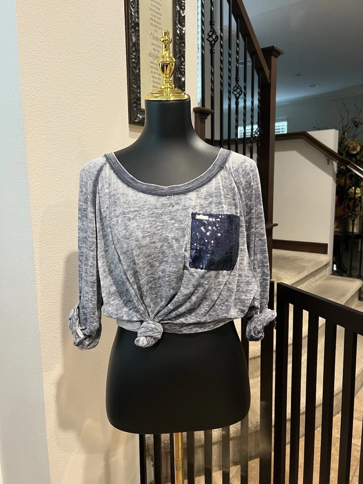 Camiseta Guess para mujer (L) grande de gran tamaño manga corta cuello redondo ligera Foto 2 de 4