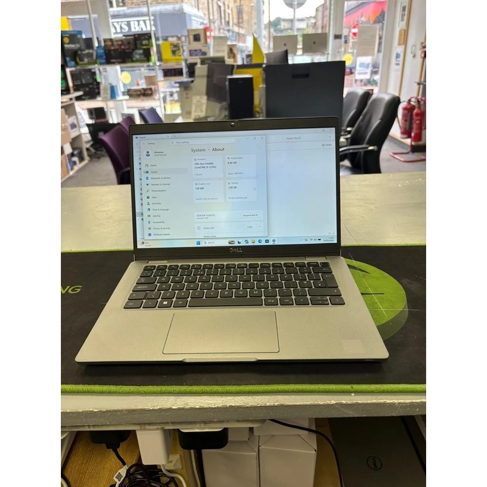 Dell Latitude 5330 · i5-1235U · 8GB · 250GB, photo 1 of 5