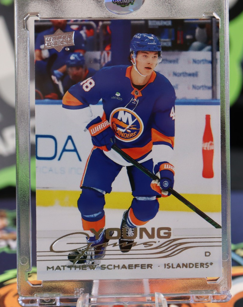 2025-26 Upper Deck Series 2 - Young Guns Matthew Schaefer #451 (RC)
