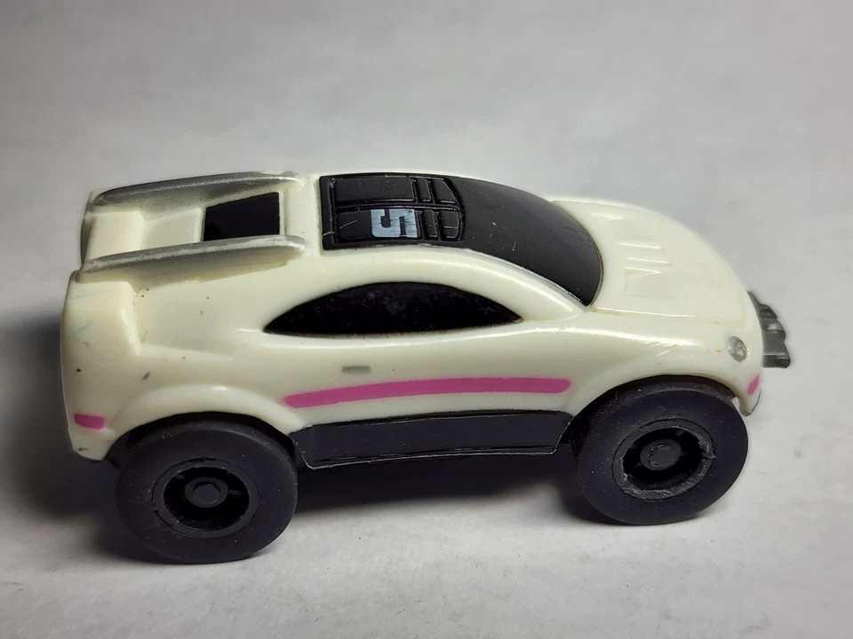 Vintage 1997 Bandai Pull-back Mighty Morphin Power Rangers Turbo Pink White Car - Image 3 of 4